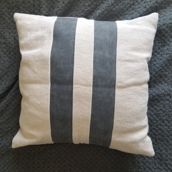 NWOT! Zara Home Accent Pillow - Picture 1 of 2